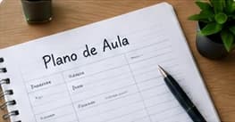 Caderno de plano de aula com uma caneta
